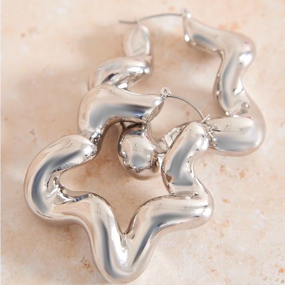 PrettyLittle Thing Silver Twisted Abstract Statement Hoop Earrings - BNWT - Picture 2 of 6